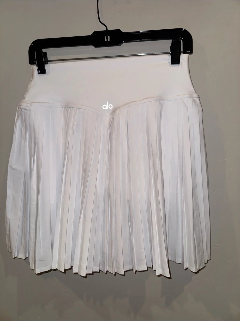 ALO Yoga Grand Slam White Pleated Skirt with Branded Tag